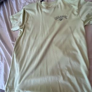BILLABONG SMALL TEE NEVER WORN